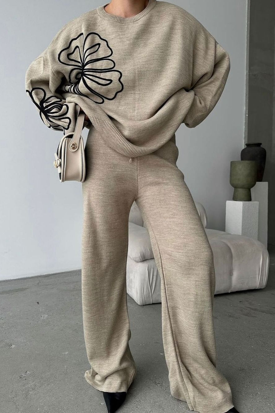 Completo due pezzi maglione girocollo lavorato a maglia con pantaloni casual