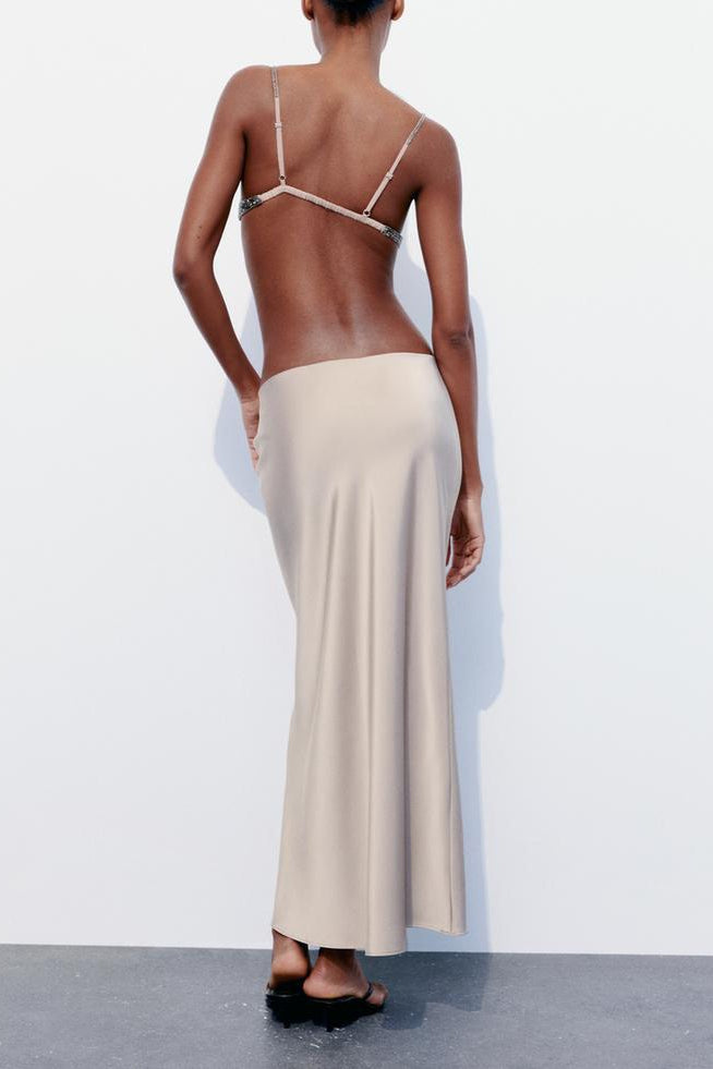 Schlanker hoher Taillenrock aus Satin mit geradem Schnitt in Midi-Länge