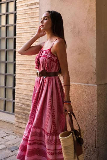 Boho-Kleid mit Spaghettiträgern und Quasten