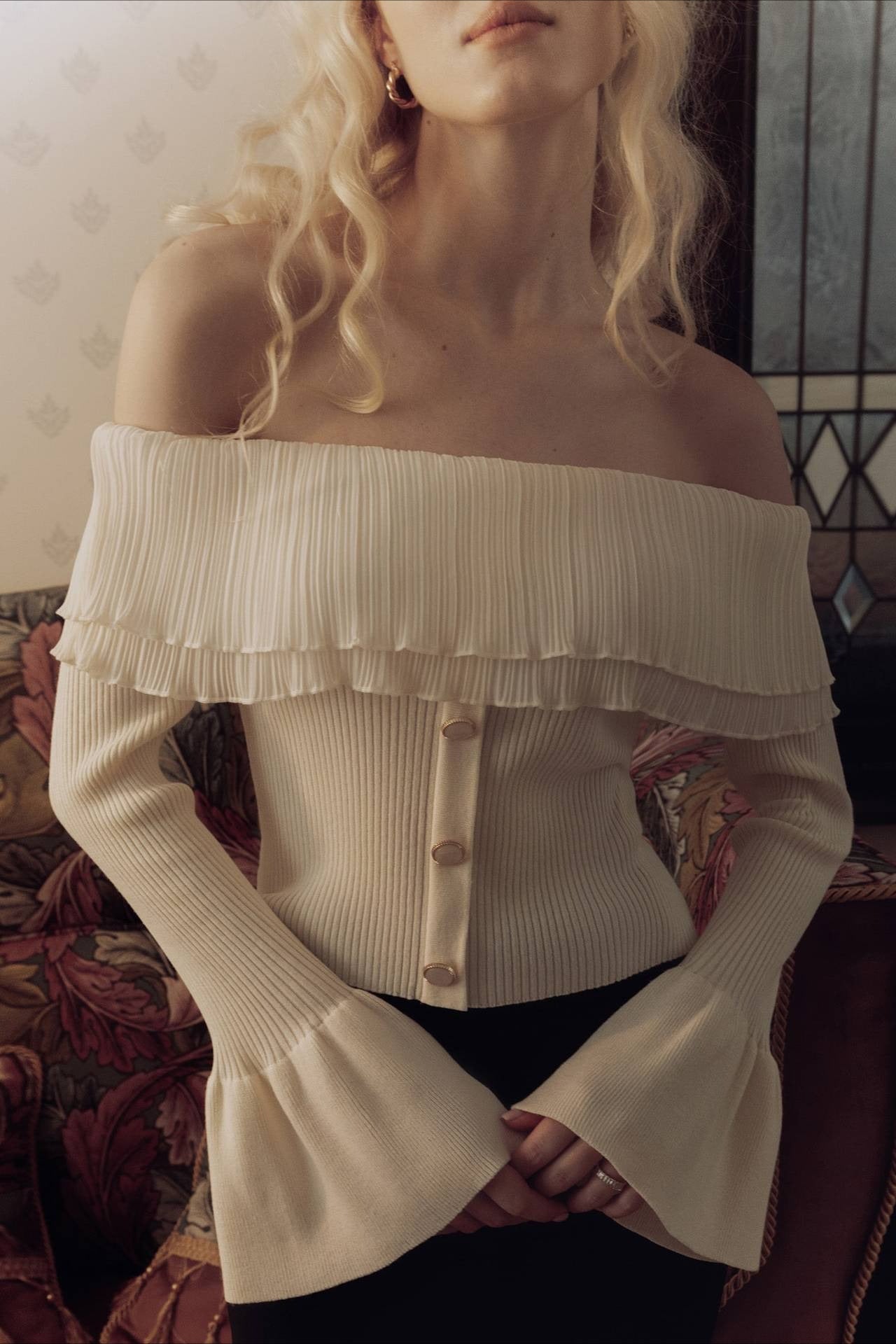 Tričko s dlouhým rukávem, panelové, s knoflíky a na ramenou shrnuté