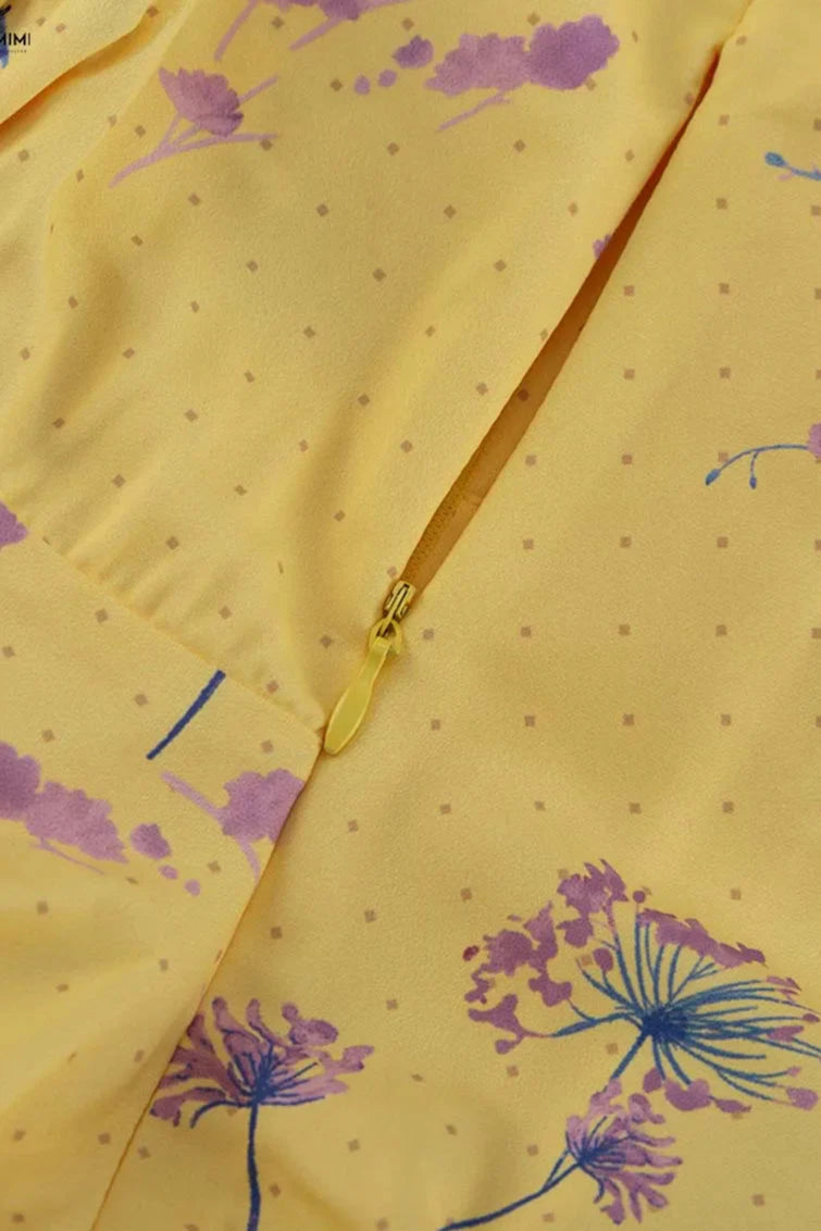 Lässiges gelbes Kleid mit Blumenmuster und Spaghettiträgern