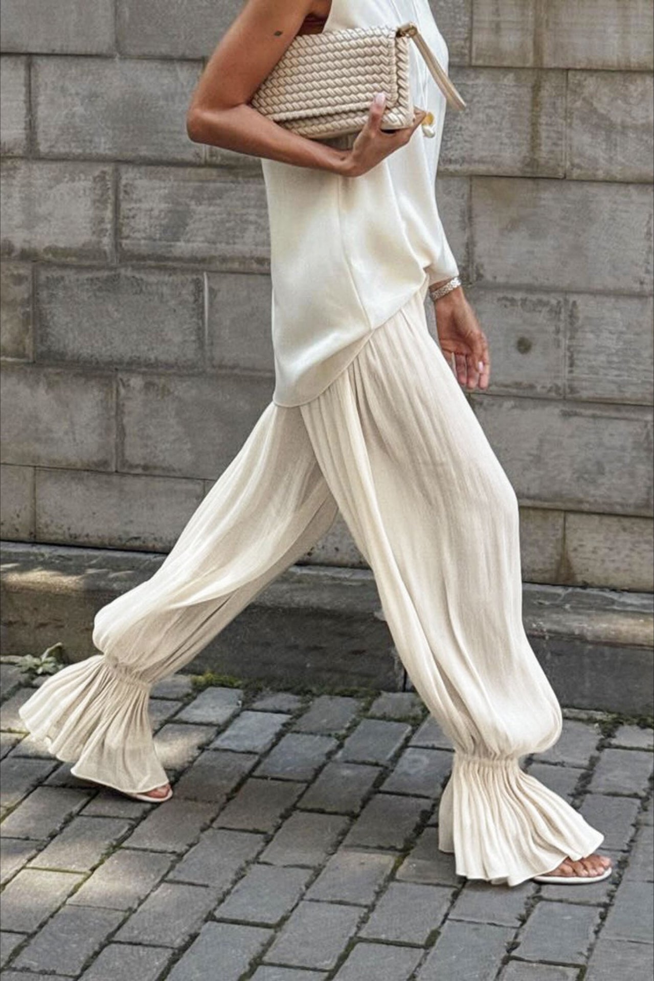 Pantalon décontracté chic à chevilles bouffantes structurées