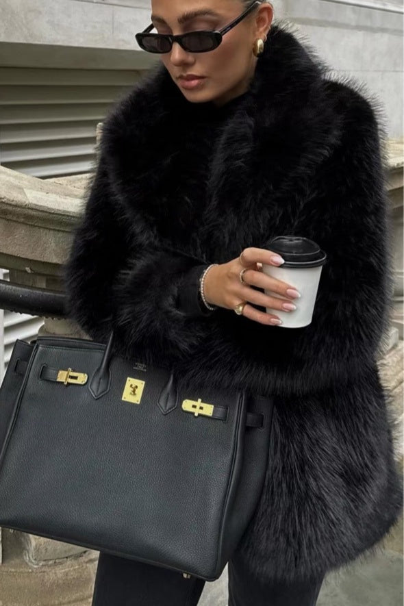 Einfarbiger ökologischer Kunstpelzmantel