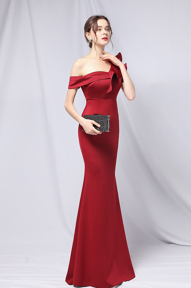 Abito lungo da festa a sirena con spalle scoperte