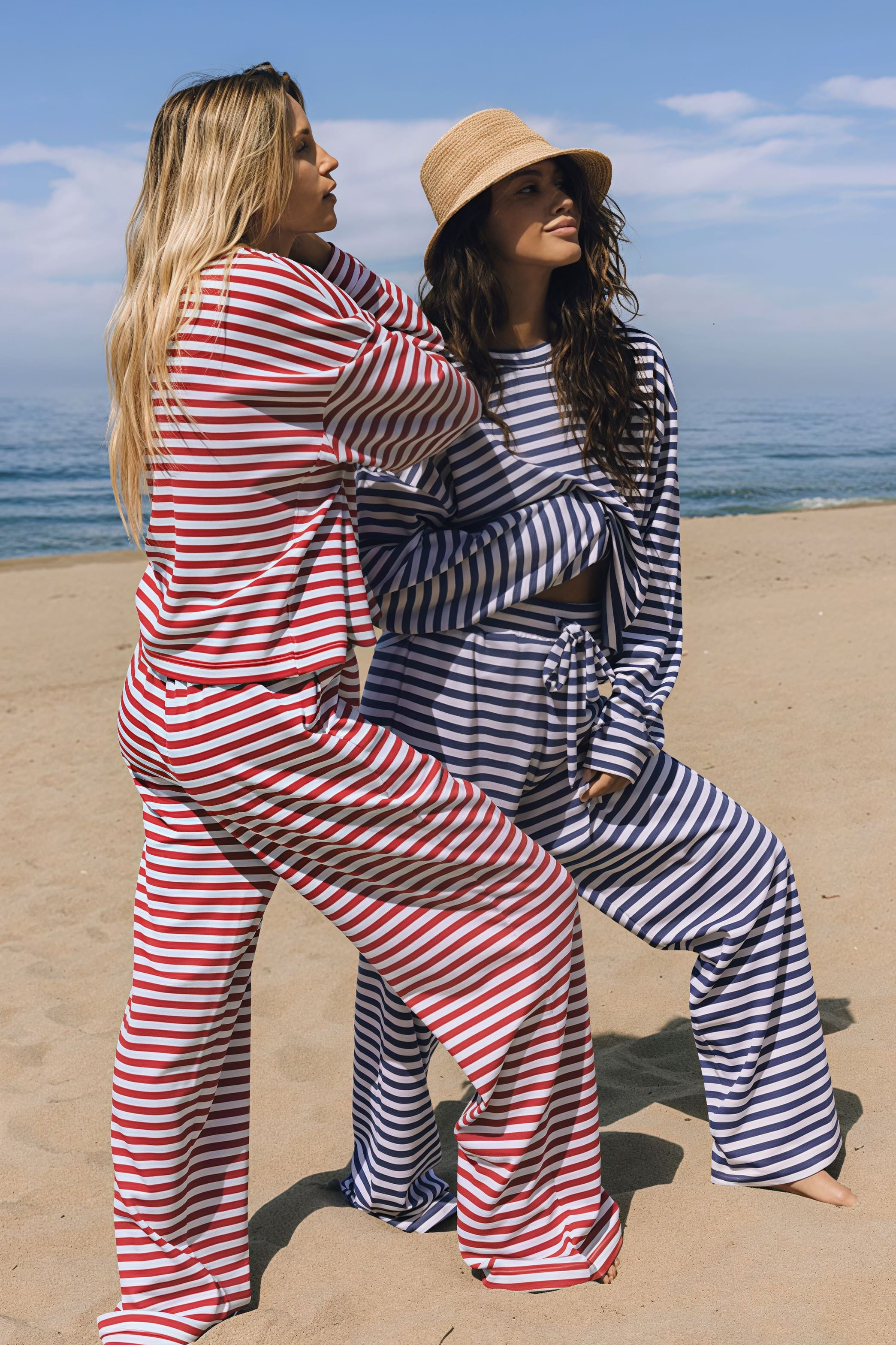 Completo a due pezzi con girocollo a righe e coulisse