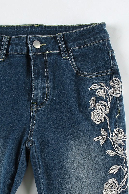 Jeans Vintage Bootcut com Bordado de Rosa em Degradê