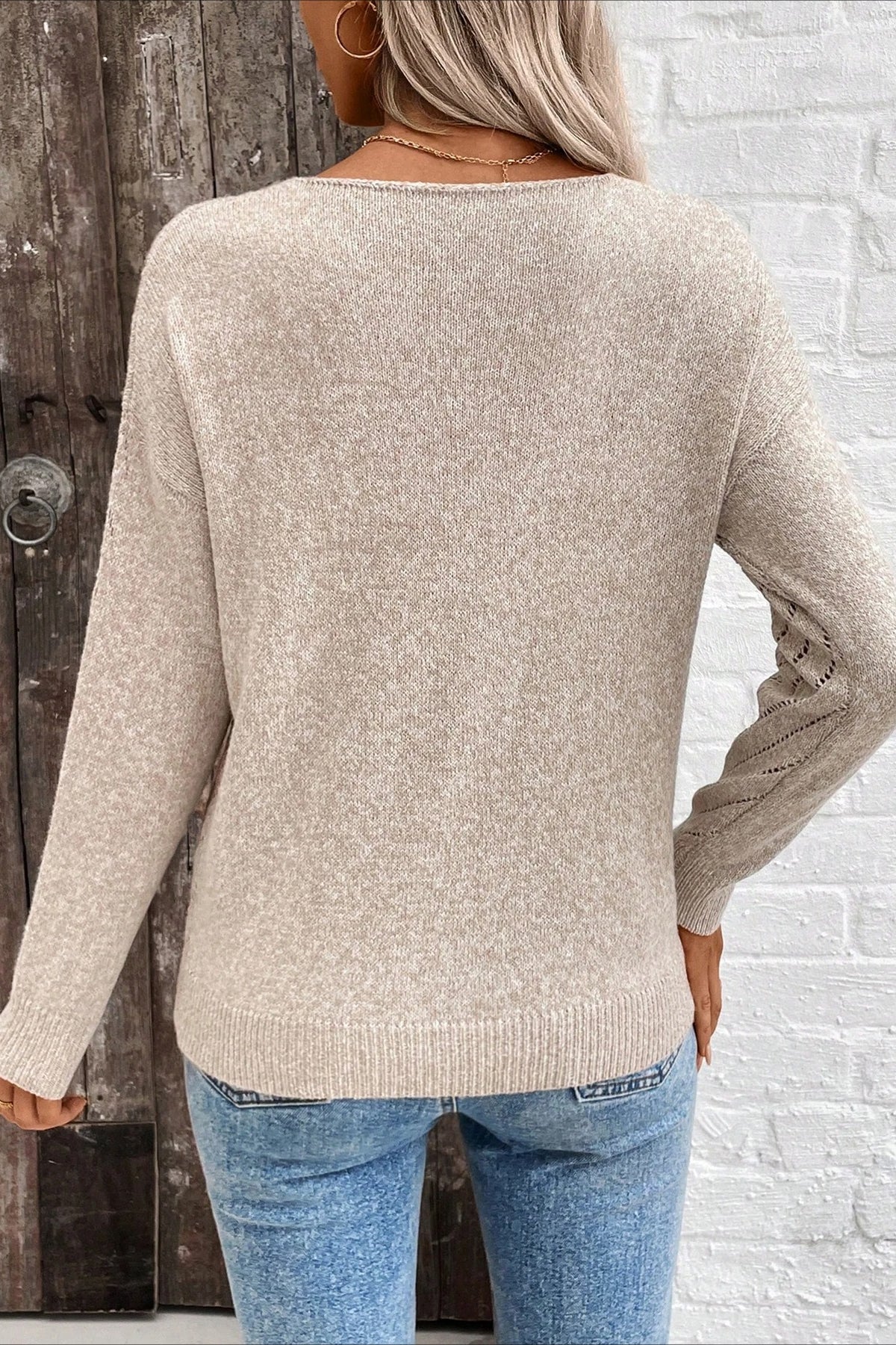 Locker gestrickter Pullover mit Lochmuster