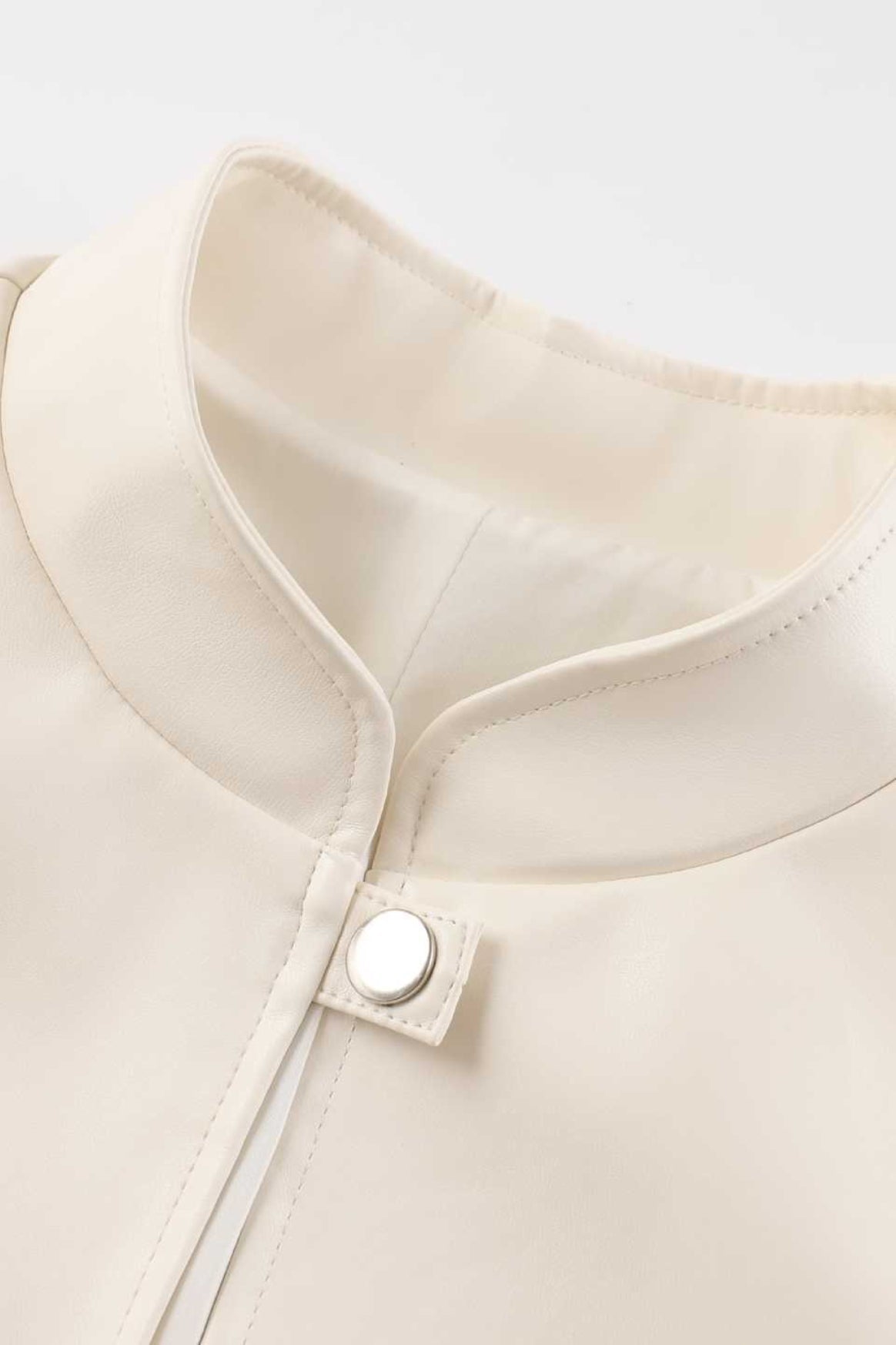 Lederjacke mit Stehkragen und tailliertem Schnitt