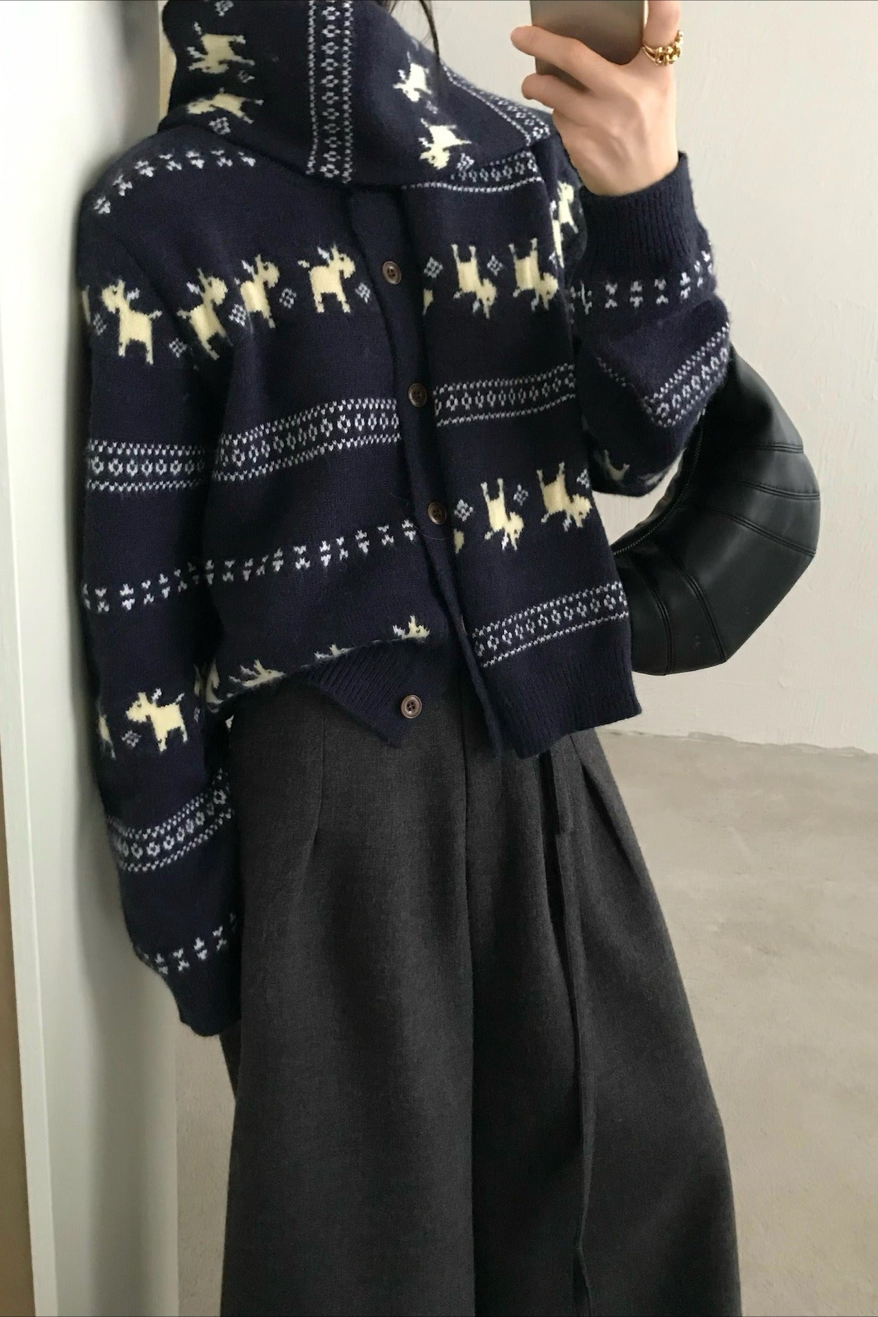 Cardigan tricoté à pompons