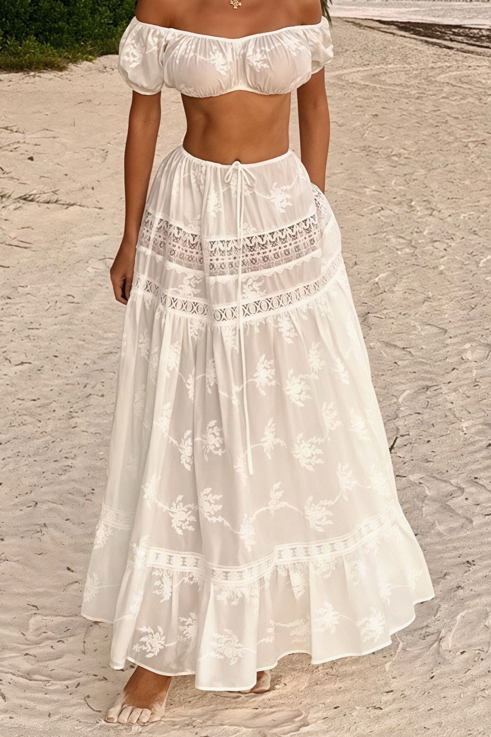 Sada čisté touhy: krátký top a sukně s vysokým pasem