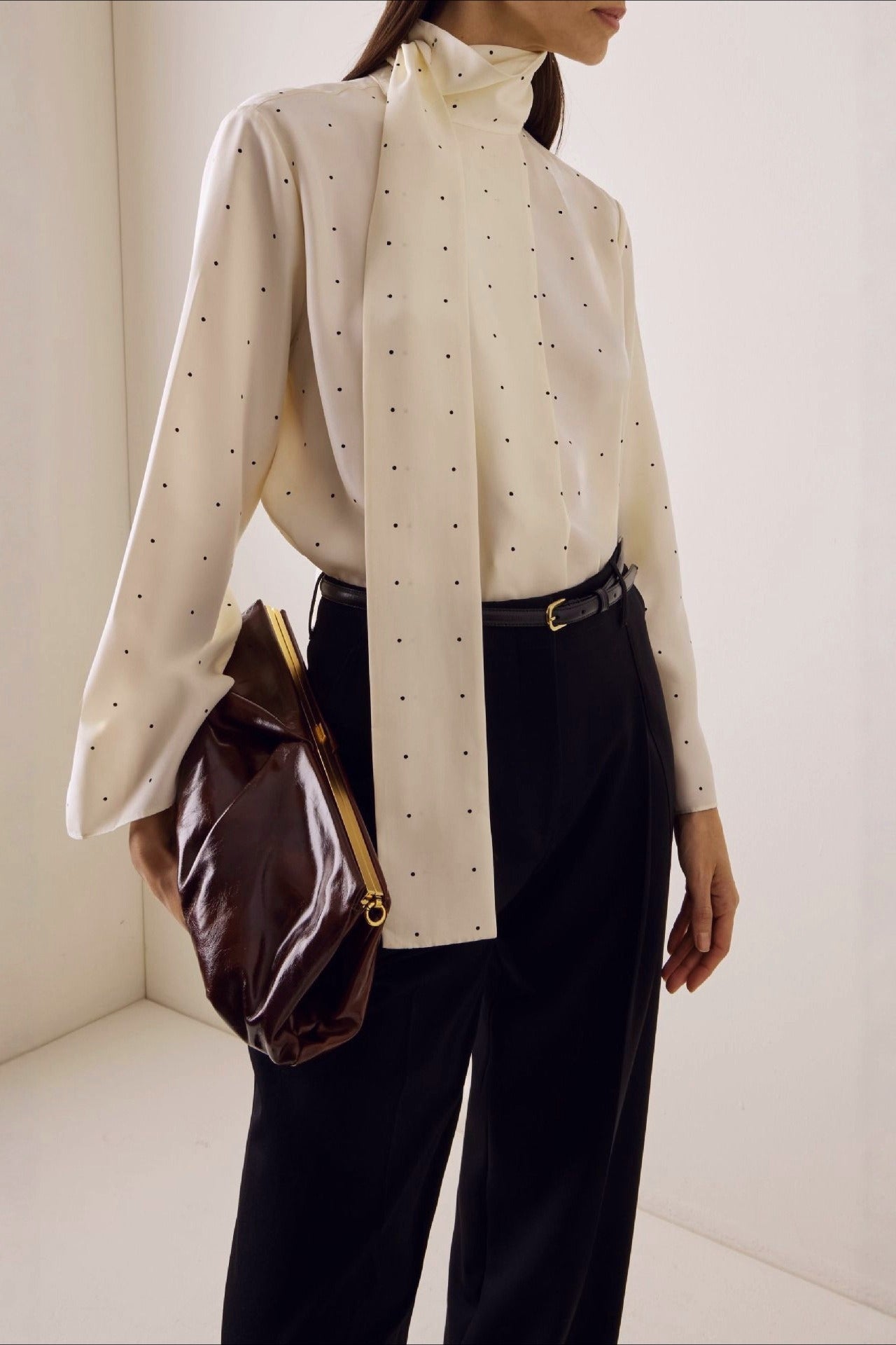 Camicia sciolta da pendolare a pois con nastro