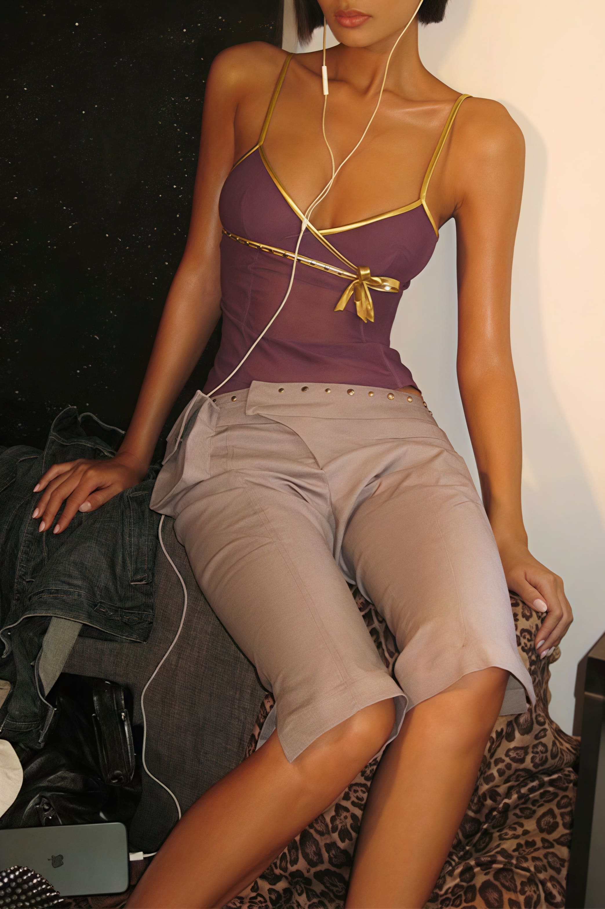 Sexy jednobarevný úzký elegantní průsvitný top s mašlí fialový