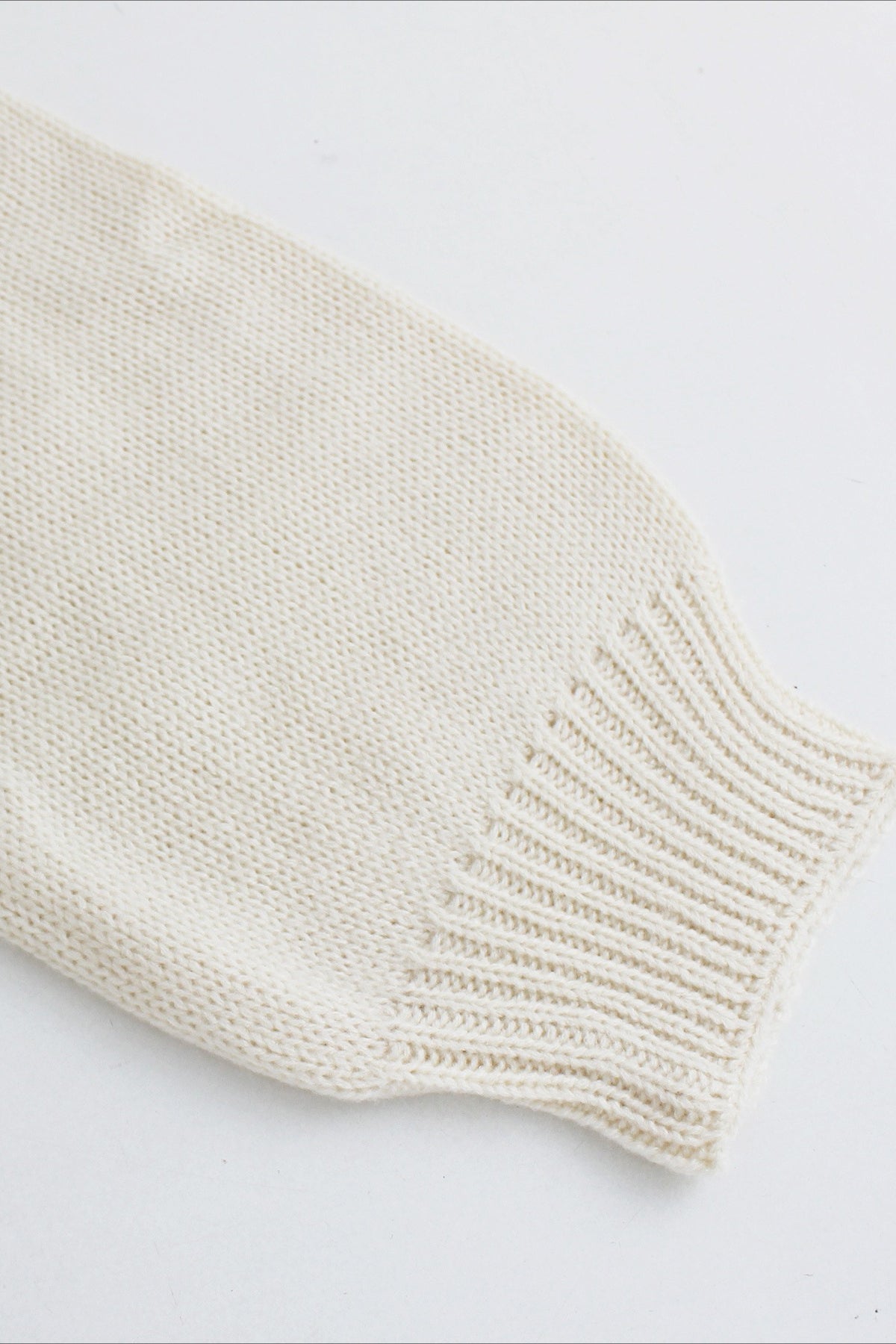 Cardigã Curto com Bordado de Urso