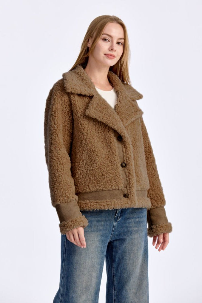 Jacke mit Schaffellkragen und Revers