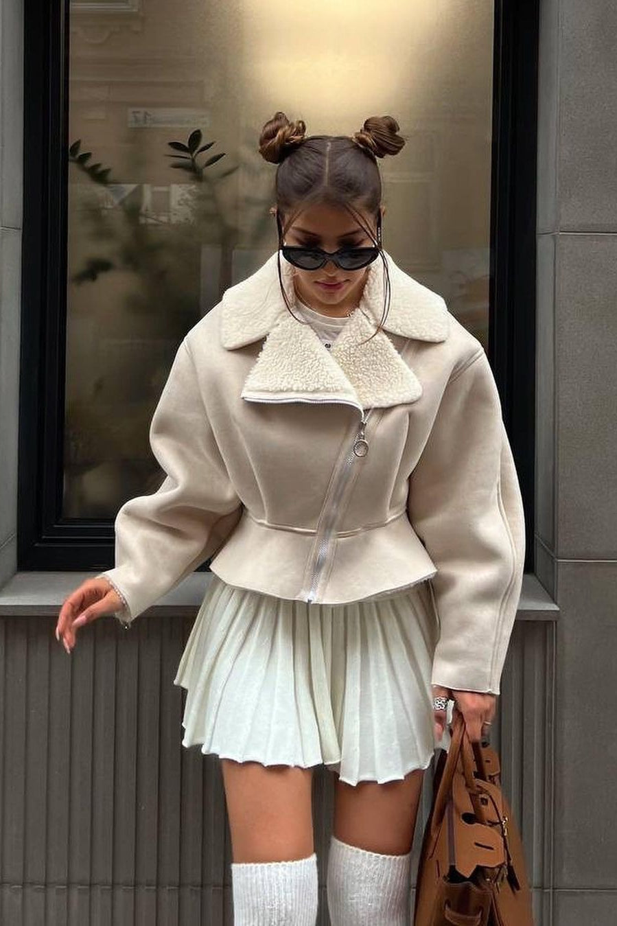 Abrigo Chic Impar de Cuero con Piel y Piezas Cosidas