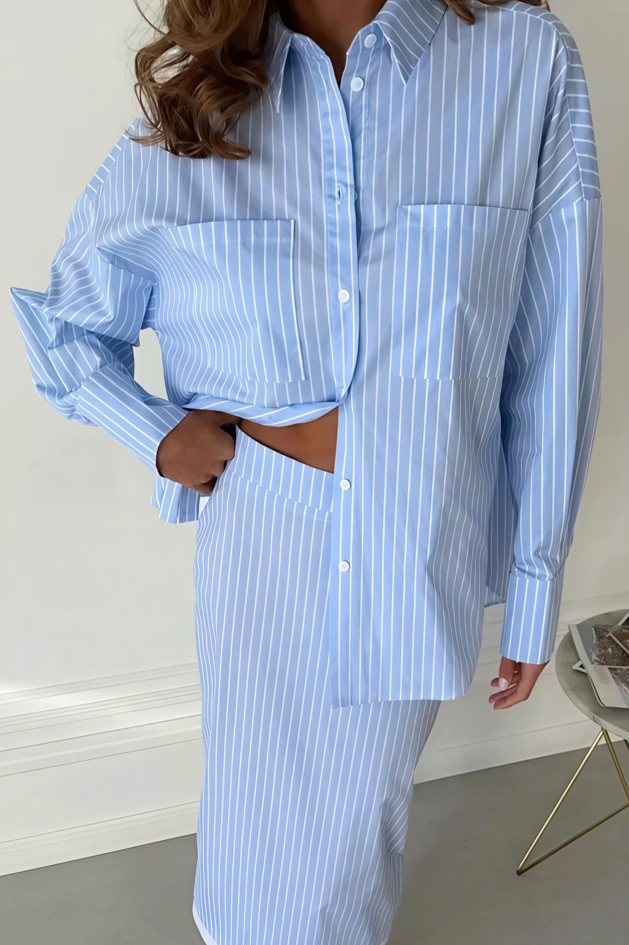 Completo gonna a righe con spacco e maniche lunghe a blocchi di colore