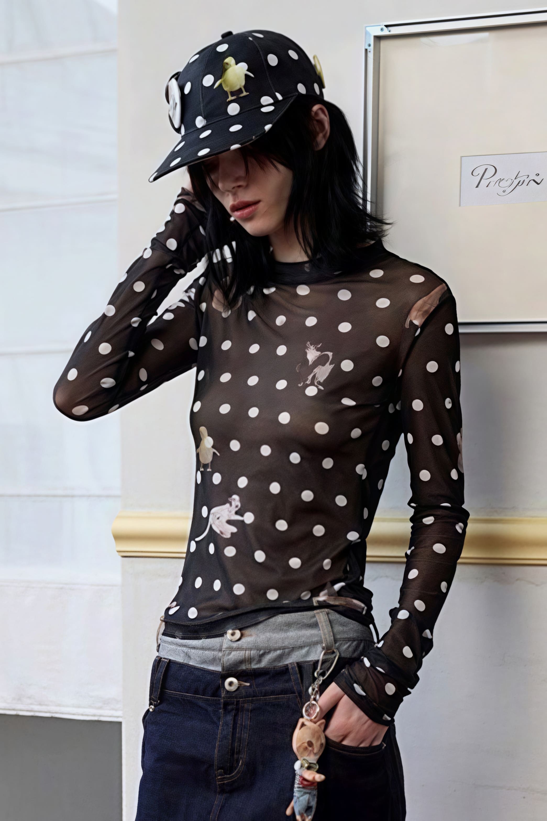 Schmal geschnittene Bluse mit kurzem Schnitt und Tiermuster