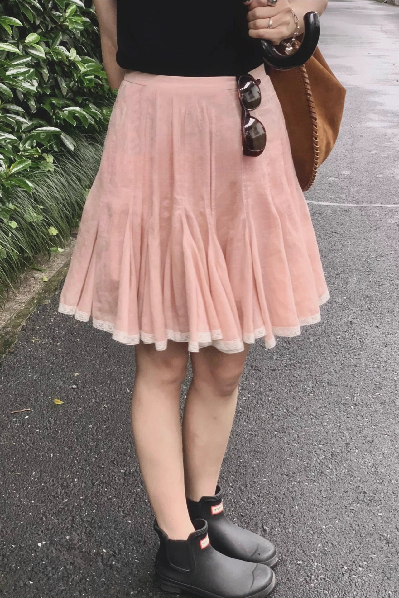 Fließender rauchig rosa voluminöser Prinzessinnen-Minirock