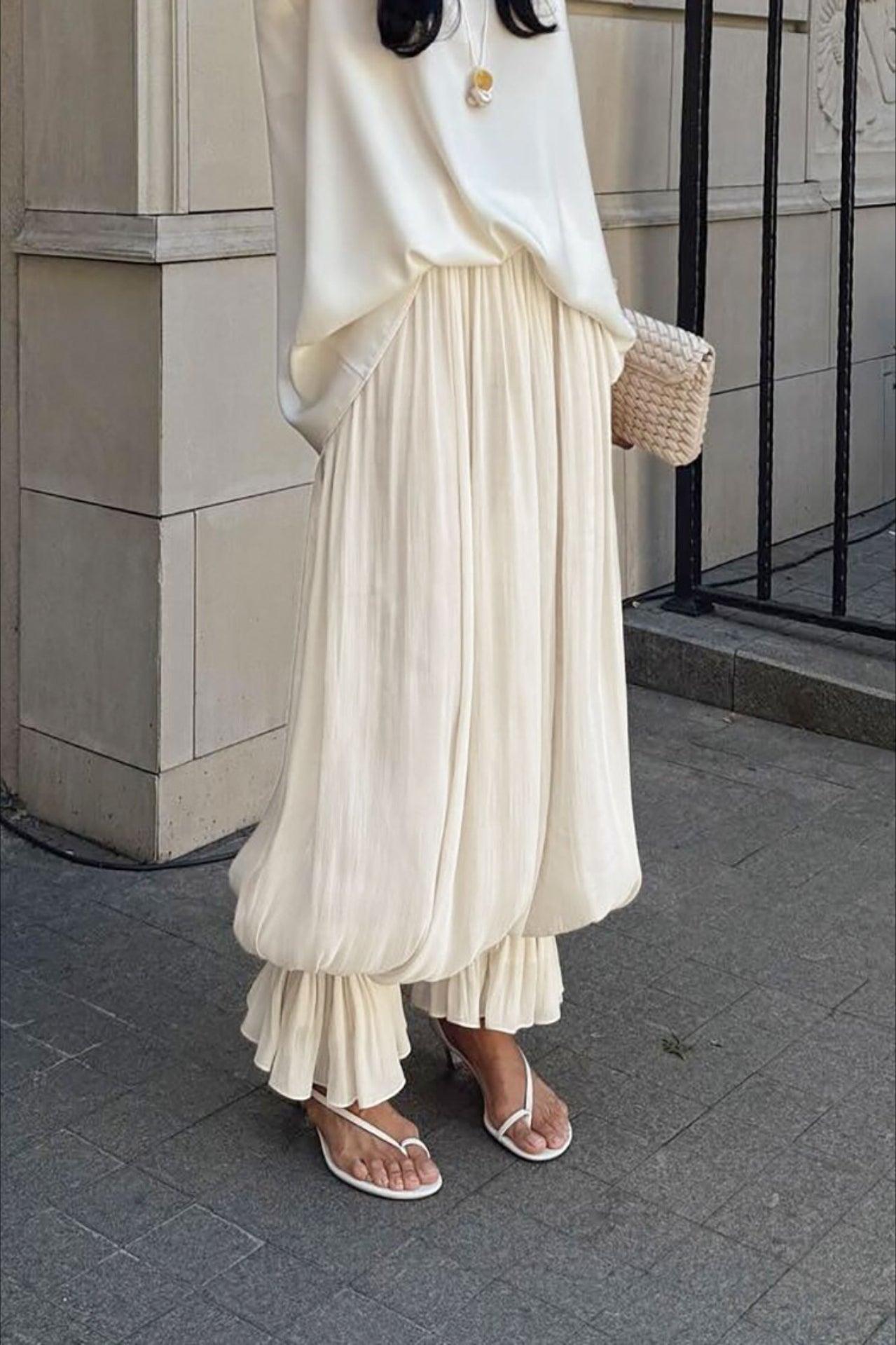 Pantalon décontracté chic à chevilles bouffantes structurées