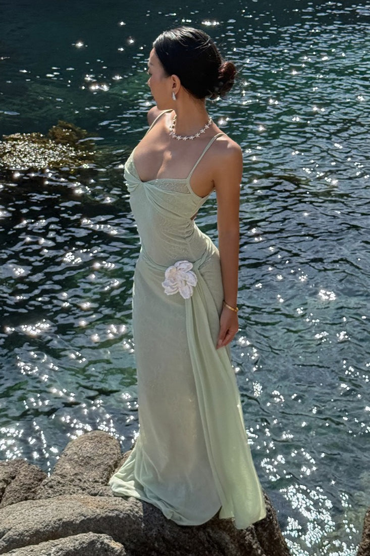 Abito lungo a canotta con vita stretta, rete di pizzo e fiori tridimensionali