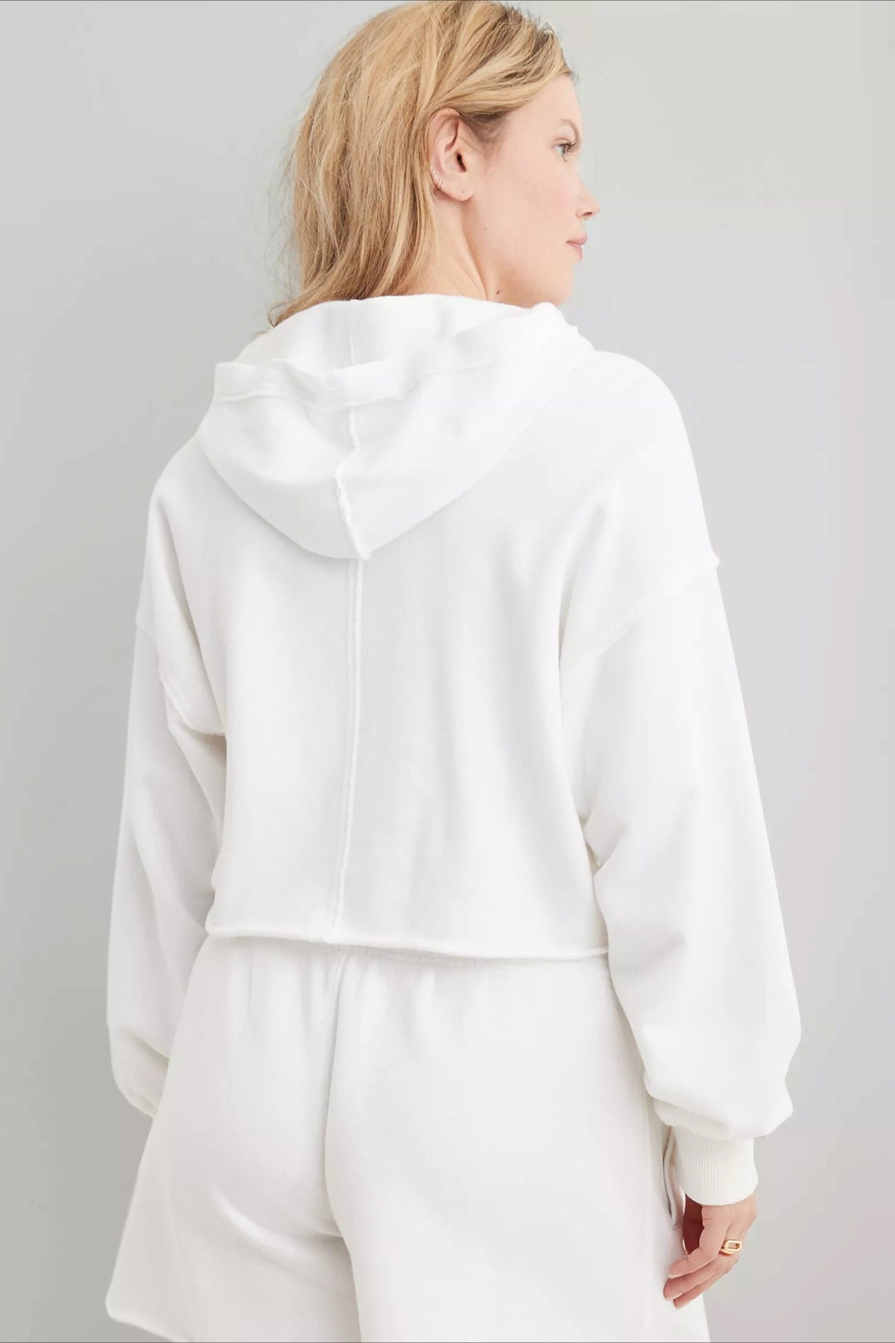 Moletom Chic Relaxado com Gola V Lisa