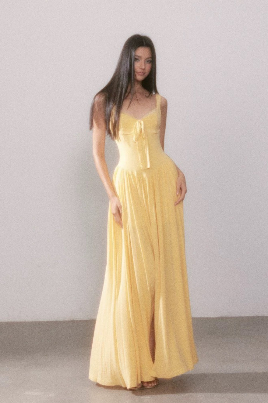 Abito lungo fluente in maglia traforata con spalline e spacco