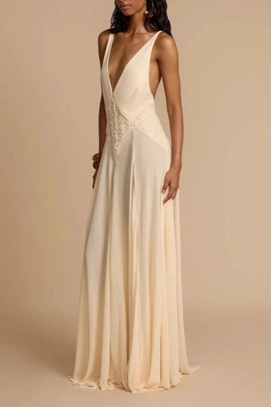 Robe bohème à encolure en V profonde avec empiècements en dentelle