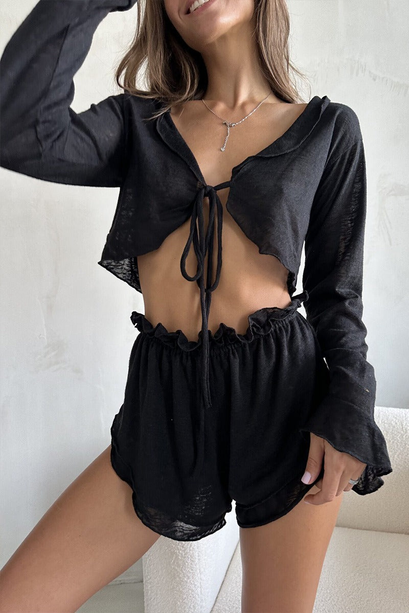 Ensemble deux pièces : gilet en maille fine noué devant et short