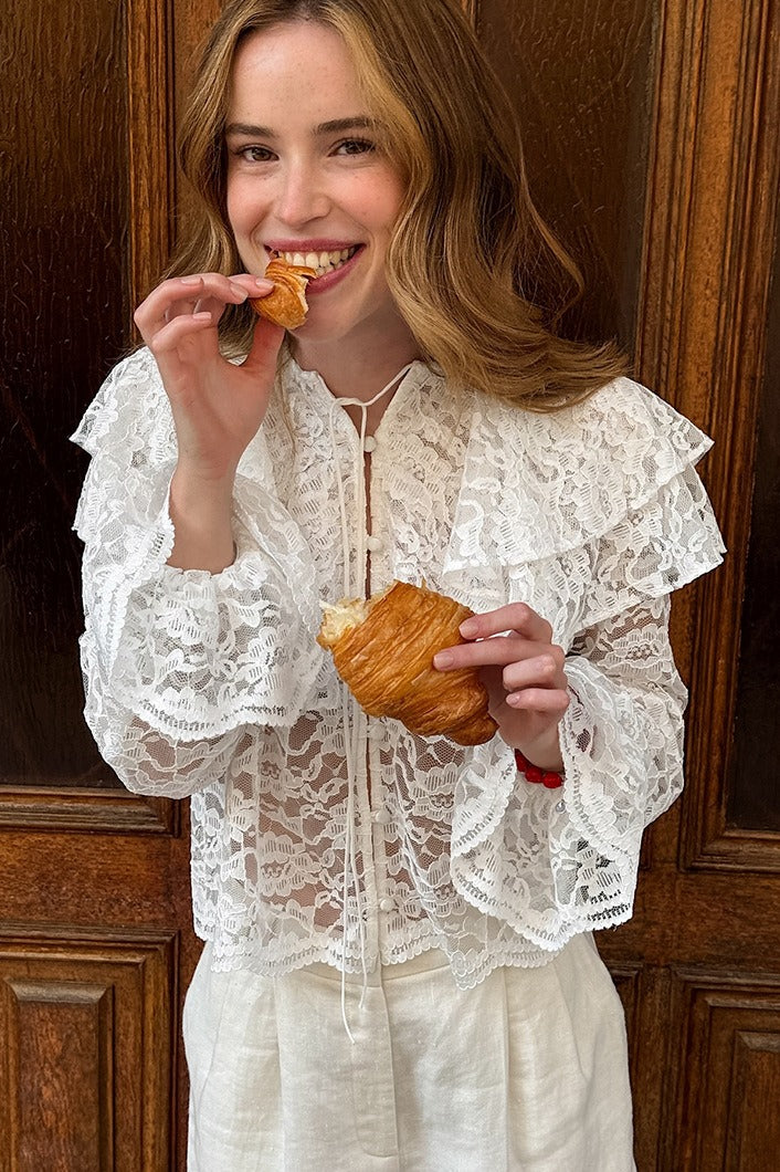 Vintage-Spitzenbluse mit langen Ärmeln und Rüschen