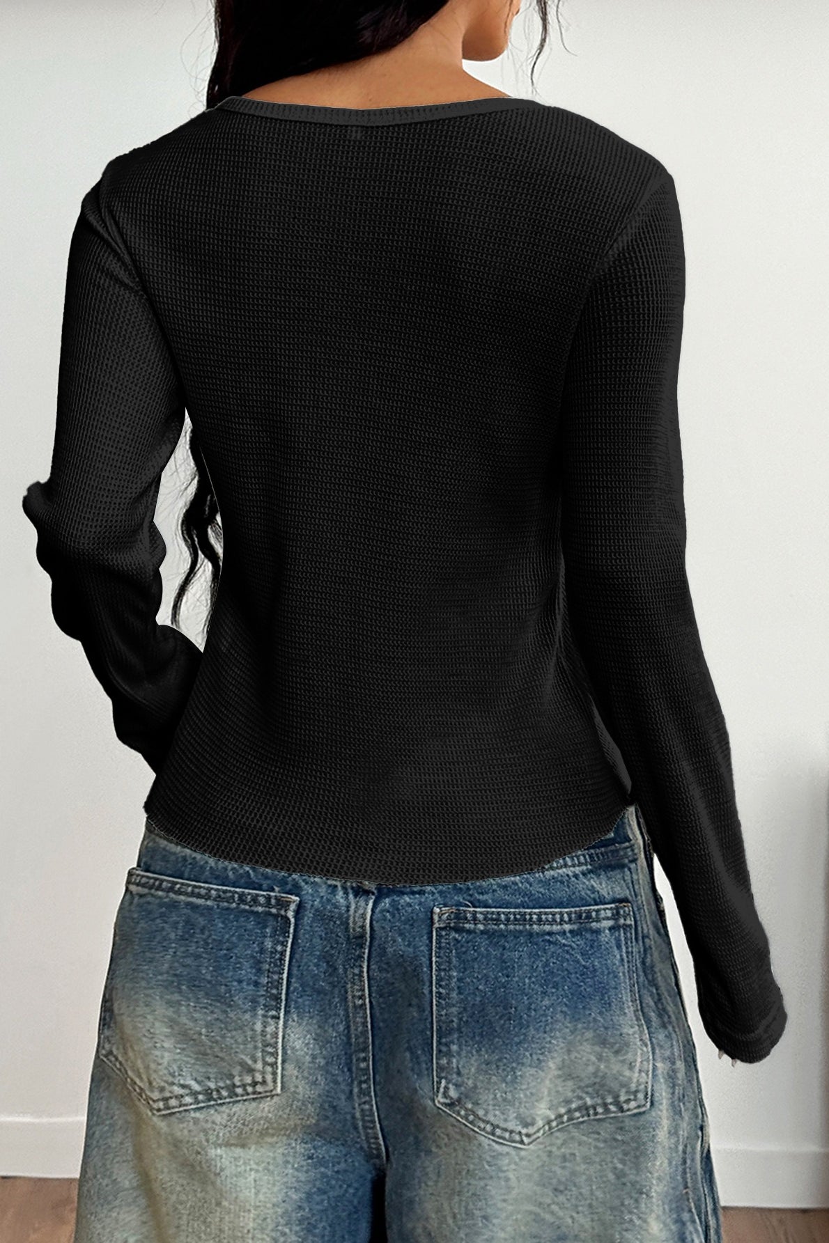 Pletený top s dlouhým rukávem a knoflíkovou légou