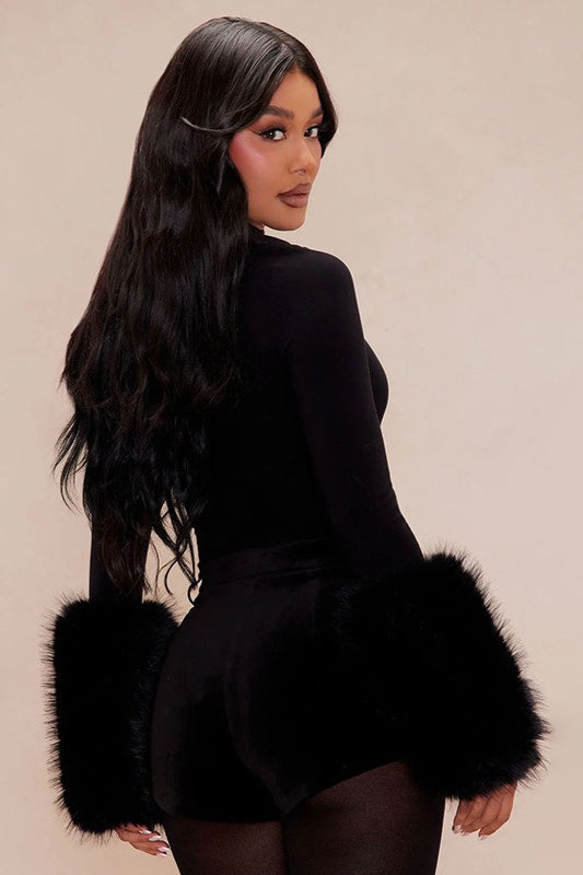 Sexy eng anliegendes Langarmshirt mit Bündchen, flauschigem Fleckenmuster und einfarbigem Design