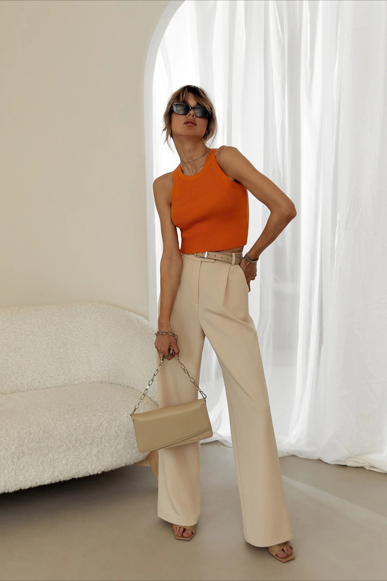 Einfarbiges kurzes Strickoberteil