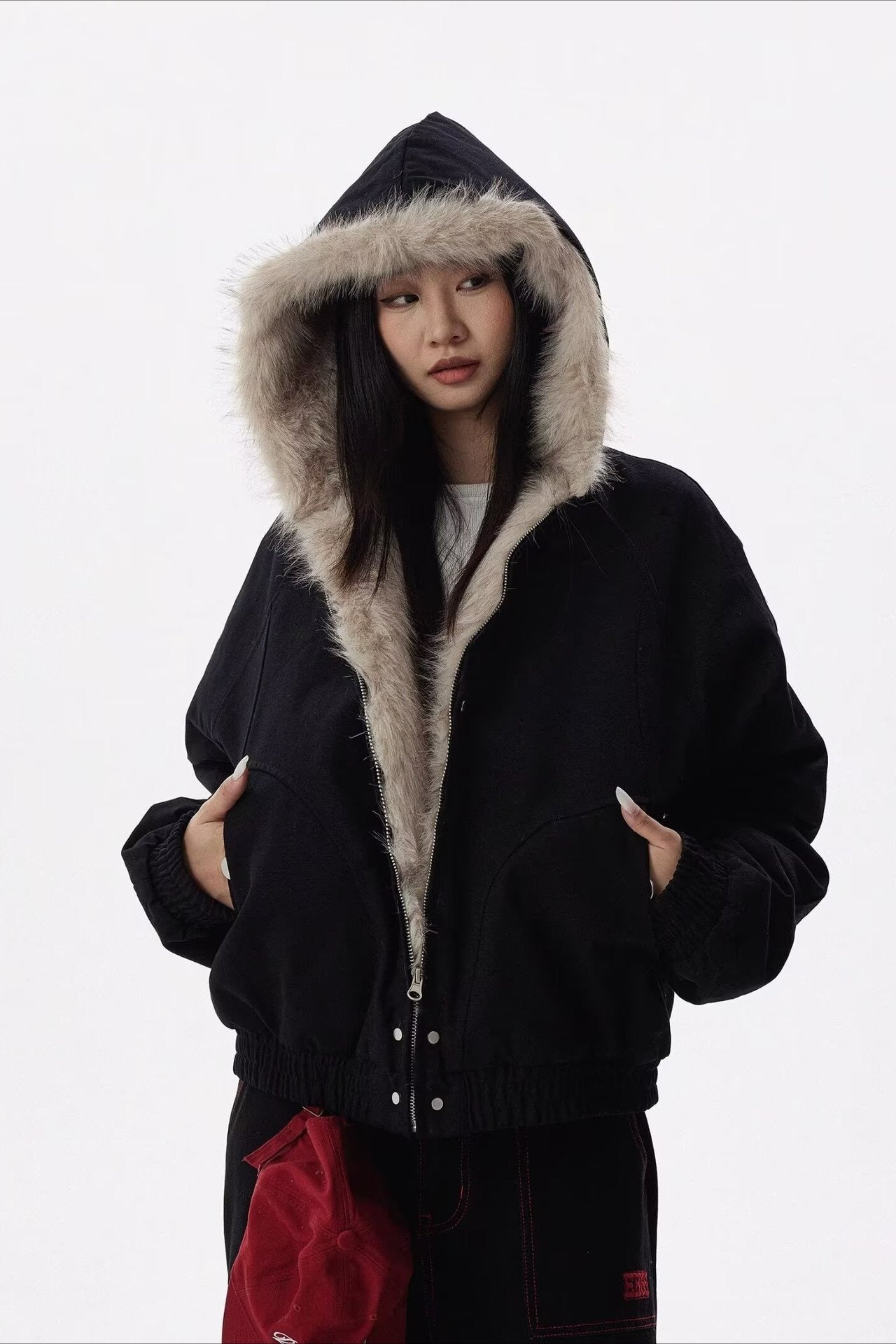 Sportlich geschnittene wattierte Steppjacke mit Isolierung