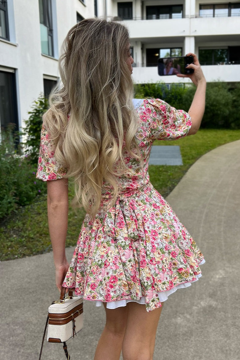 Peter-Pan-Kragen Blumiges Kleid mit Puffärmeln und Knöpfen, Mini-Länge