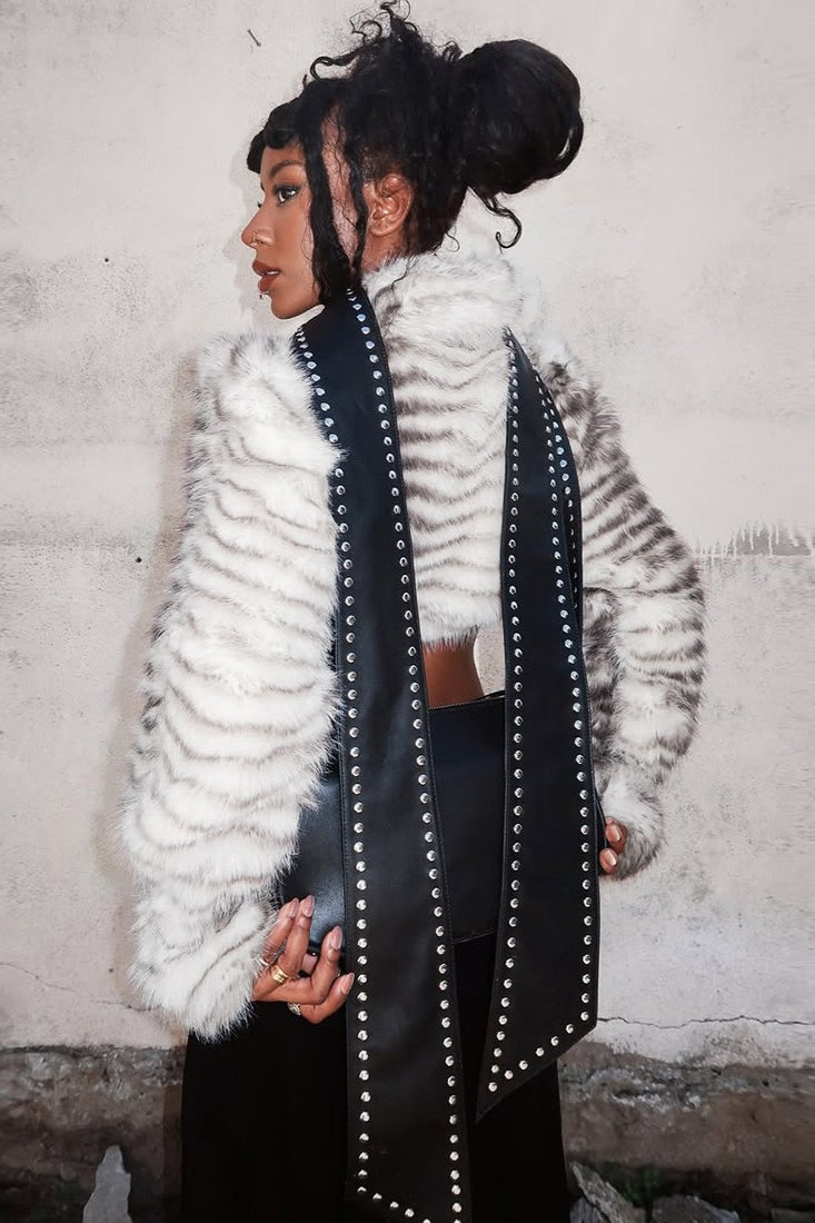 Casaco Cardigan com Fivela Metálica e Pelo Sintético