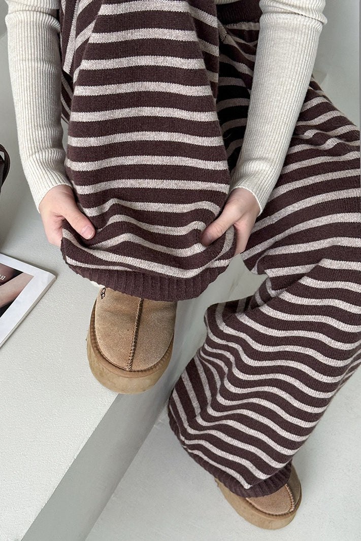 Calça Casual Grossa em Malha Listrada