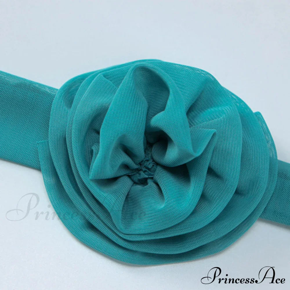 Vestido midi clásico ajustado para fiesta sin tirantes con detalle de gargantilla floral en 3D - Negro