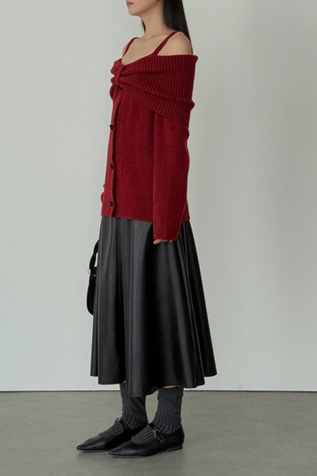 Schulterfreier Pullover mit Schleife und Knöpfen, langärmlig, aus Wolle, gestrickt