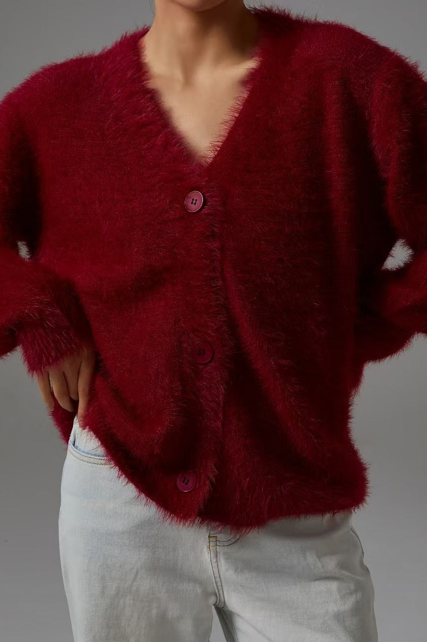 Strickjacke mit V-Ausschnitt aus Kunstpelzmischung