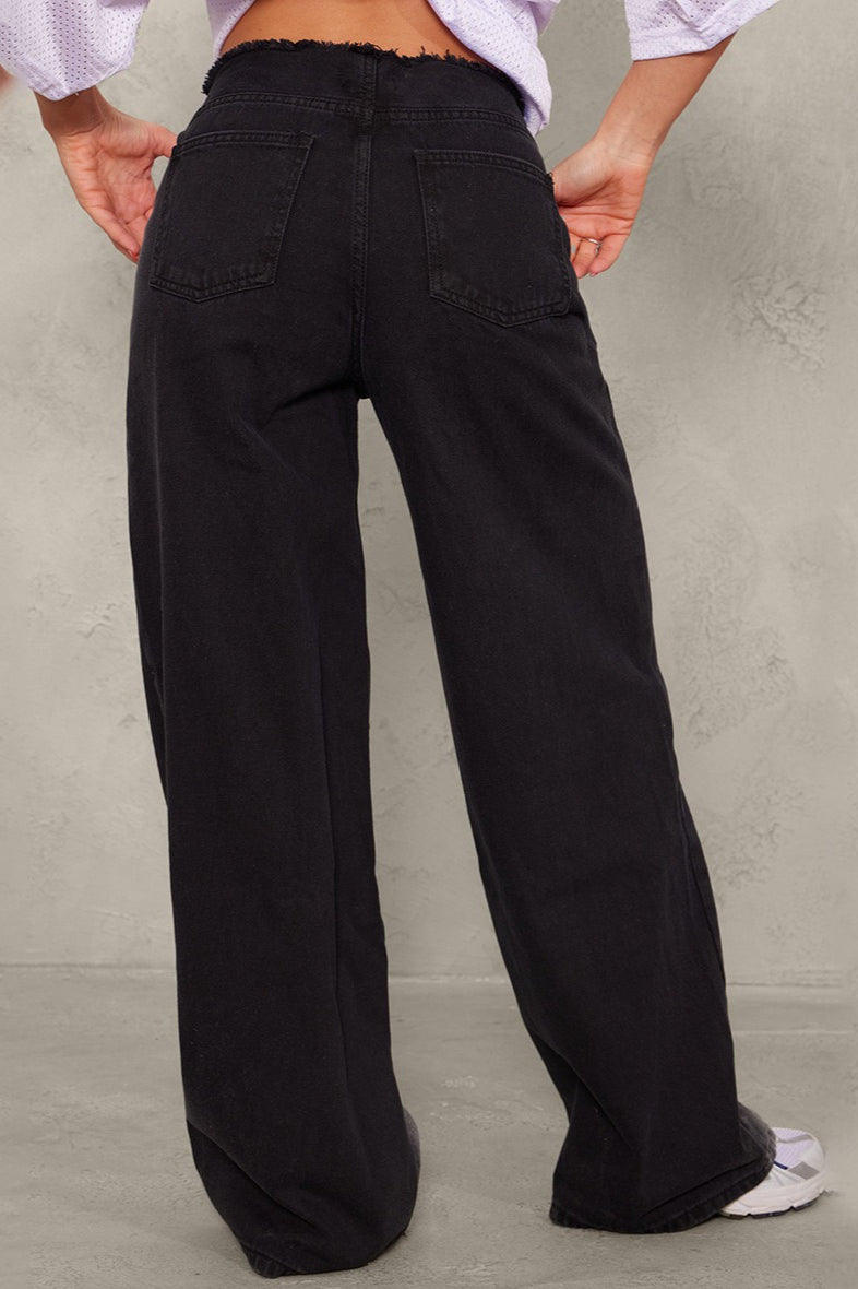 Jean déchiré à éclaboussures d'encre et blocs de couleur usés