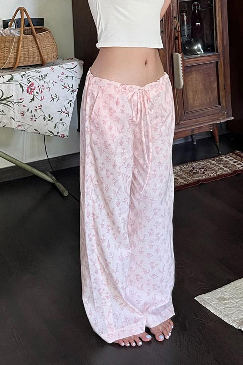 Pantalon large à fleurs d'époque