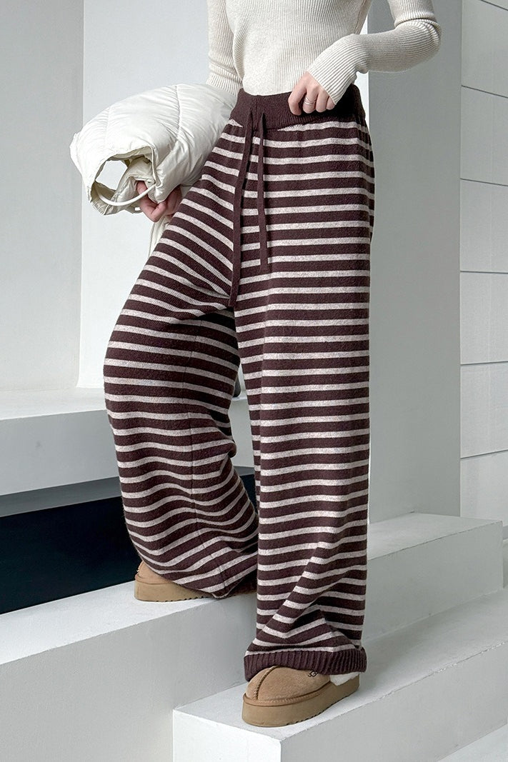 Calça Casual Grossa em Malha Listrada