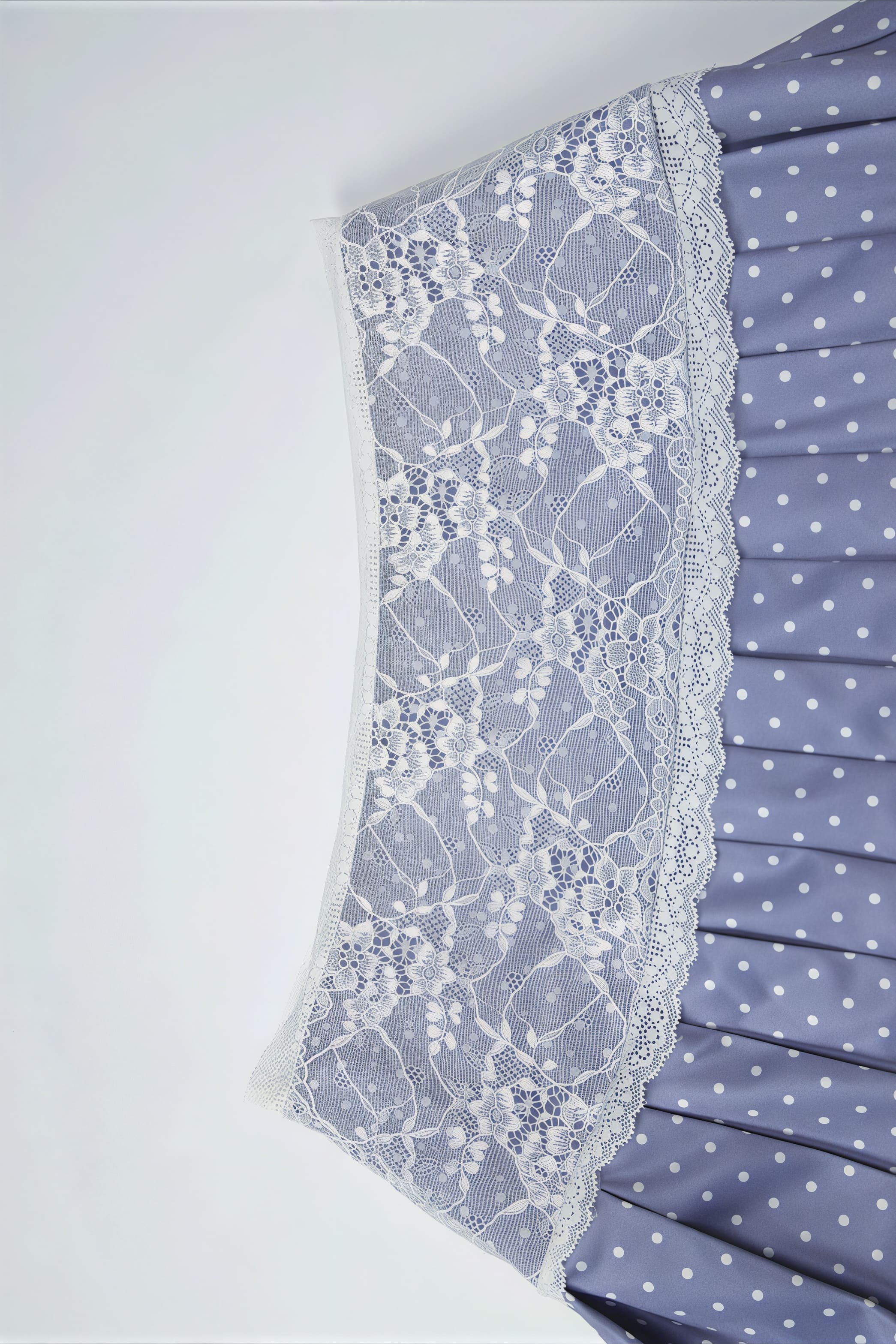 Souprava krajkový top s puntíkovaným vzorem a mini sukně