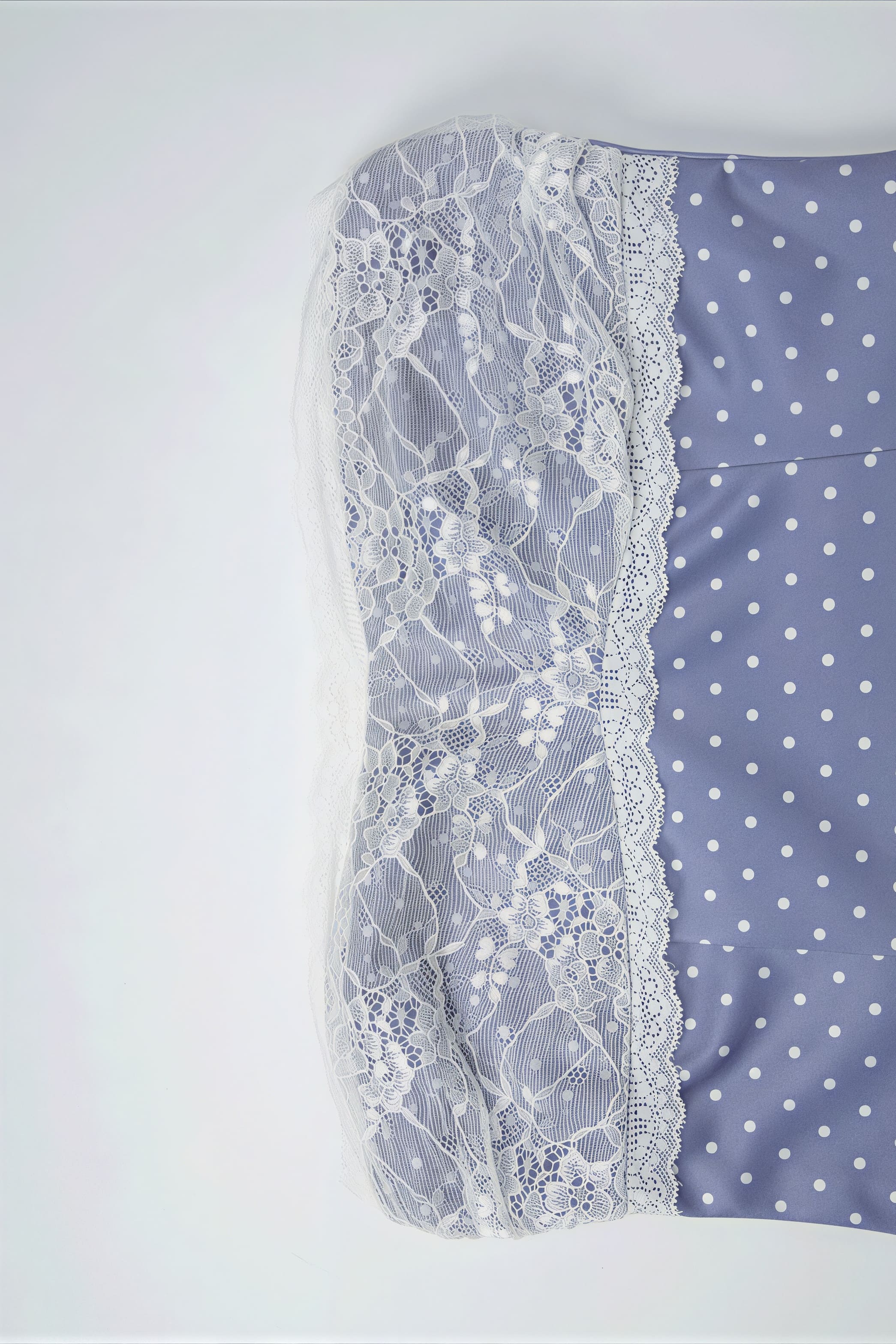 Souprava krajkový top s puntíkovaným vzorem a mini sukně