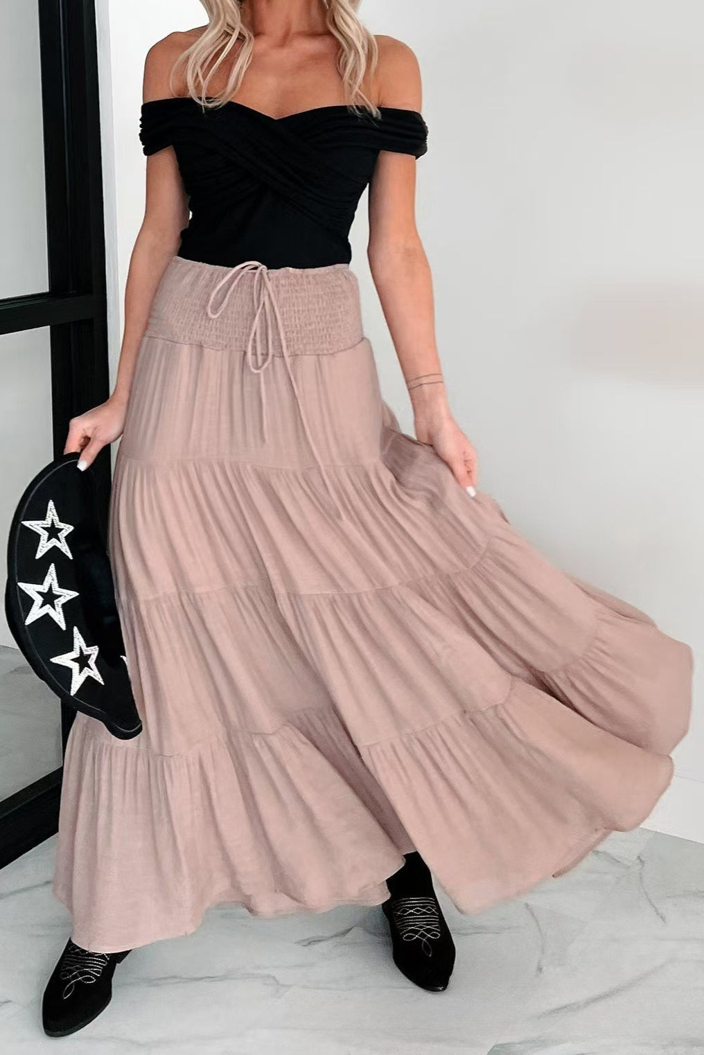 Falda larga de línea A con cintura alta, cordón y contraste estilo bohemio elegante