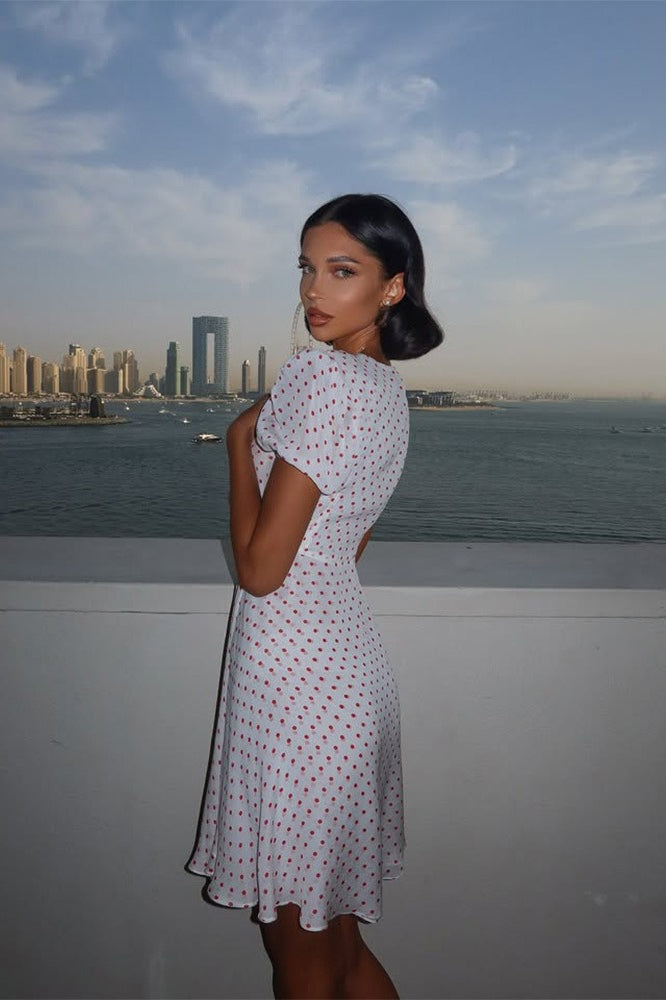 Robe courte à pois avec nœud décoratif
