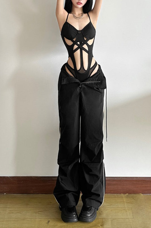 Top aderente alla moda con ritagli solidi e spalline sottili