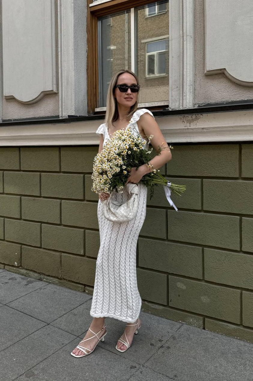 Gerafftes gestricktes rückenfreies Kleid mit V-Ausschnitt im Bohème-Stil