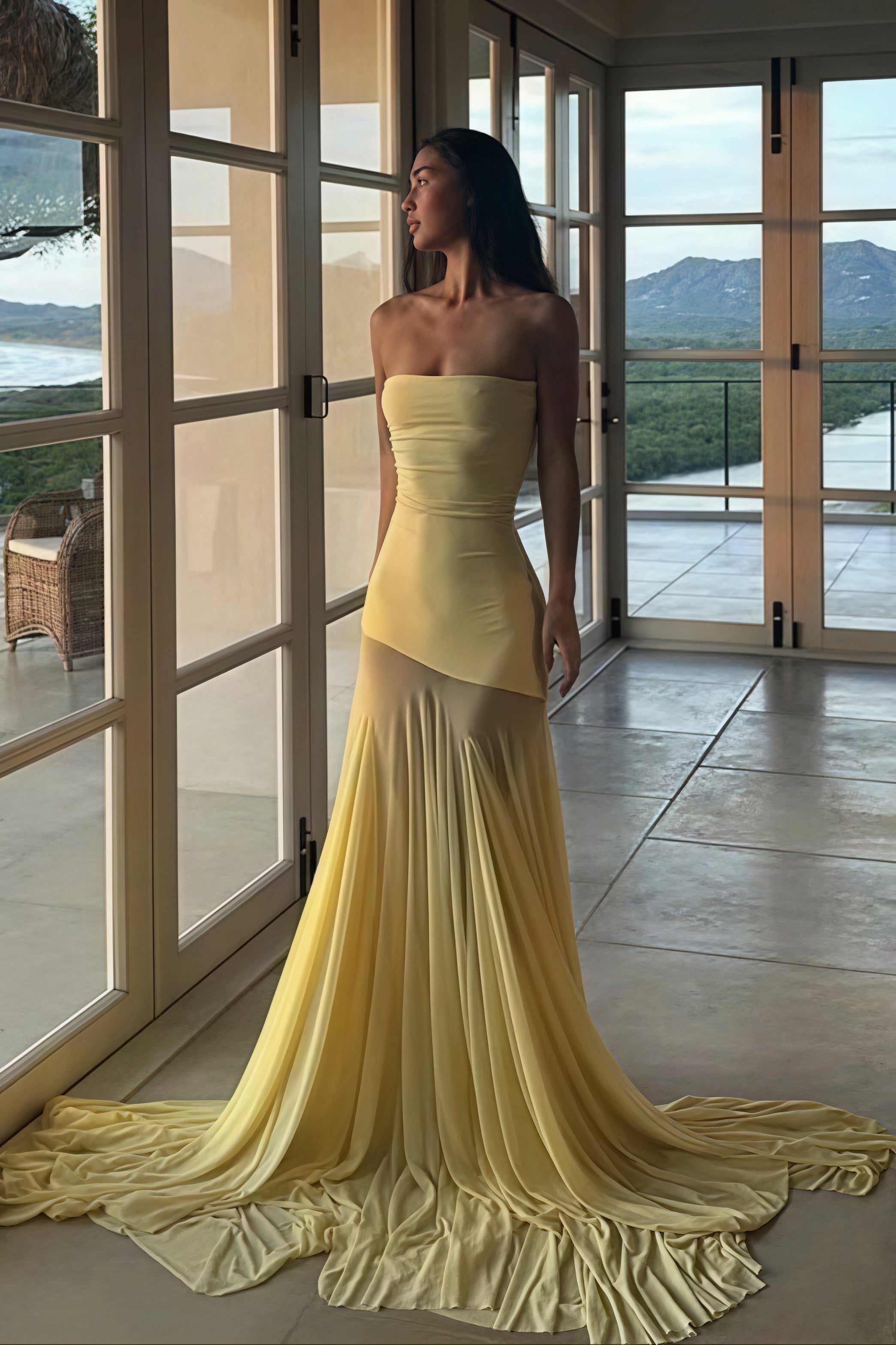 Robe longue sans bretelles en patchwork fin et transparent uni