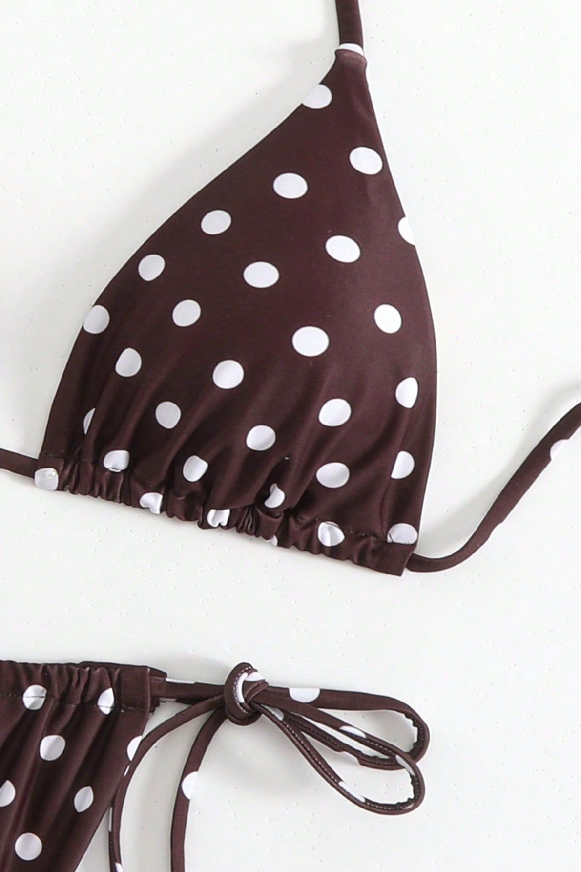 Completo bikini a fascia con stampa e laccio al collo